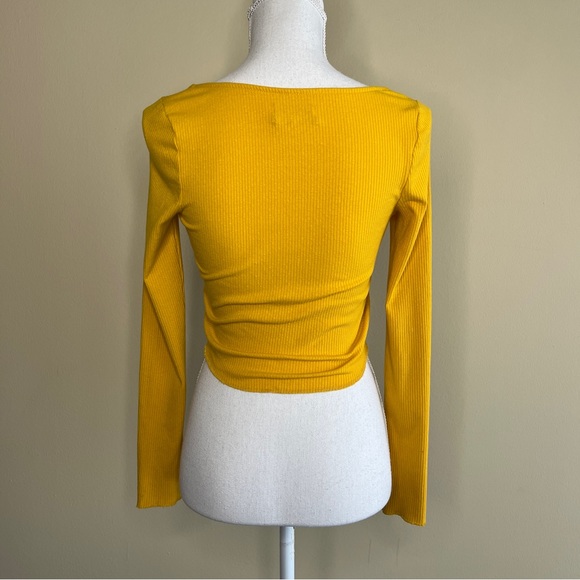 Urban Outfitters Yellow Long Sleeve Ribbed Crop Top M - Picture 2 of 4